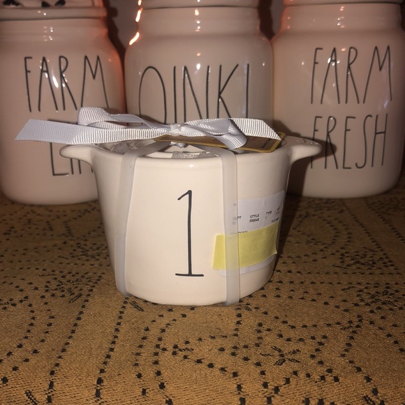 Rae Dunn Peanuts Characters Baseball Themed Measuring Cups - Picture 4 of 8